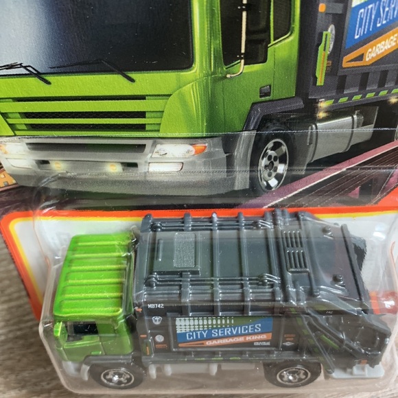 Matchbox Garbage King Trash Disposal Truck MBX Metro 2024 MB32 2024 Mattel New - Picture 2 of 5